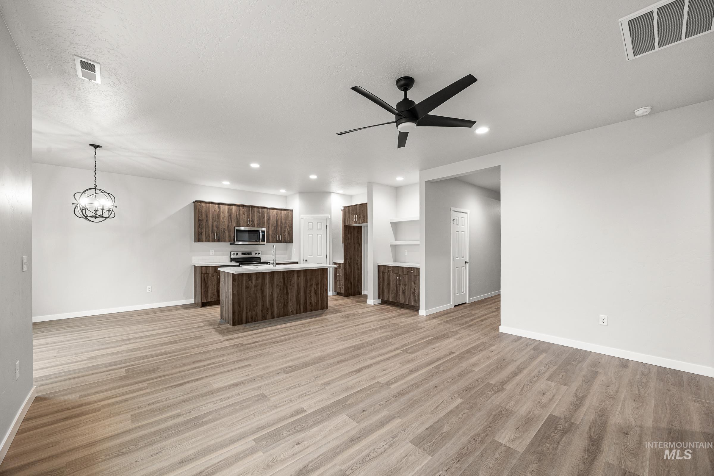 13656 Redway Ct, Caldwell, Idaho 83607, 3 Bedrooms, 2 Bathrooms, Residential For Sale, Price $449,990, 98975543