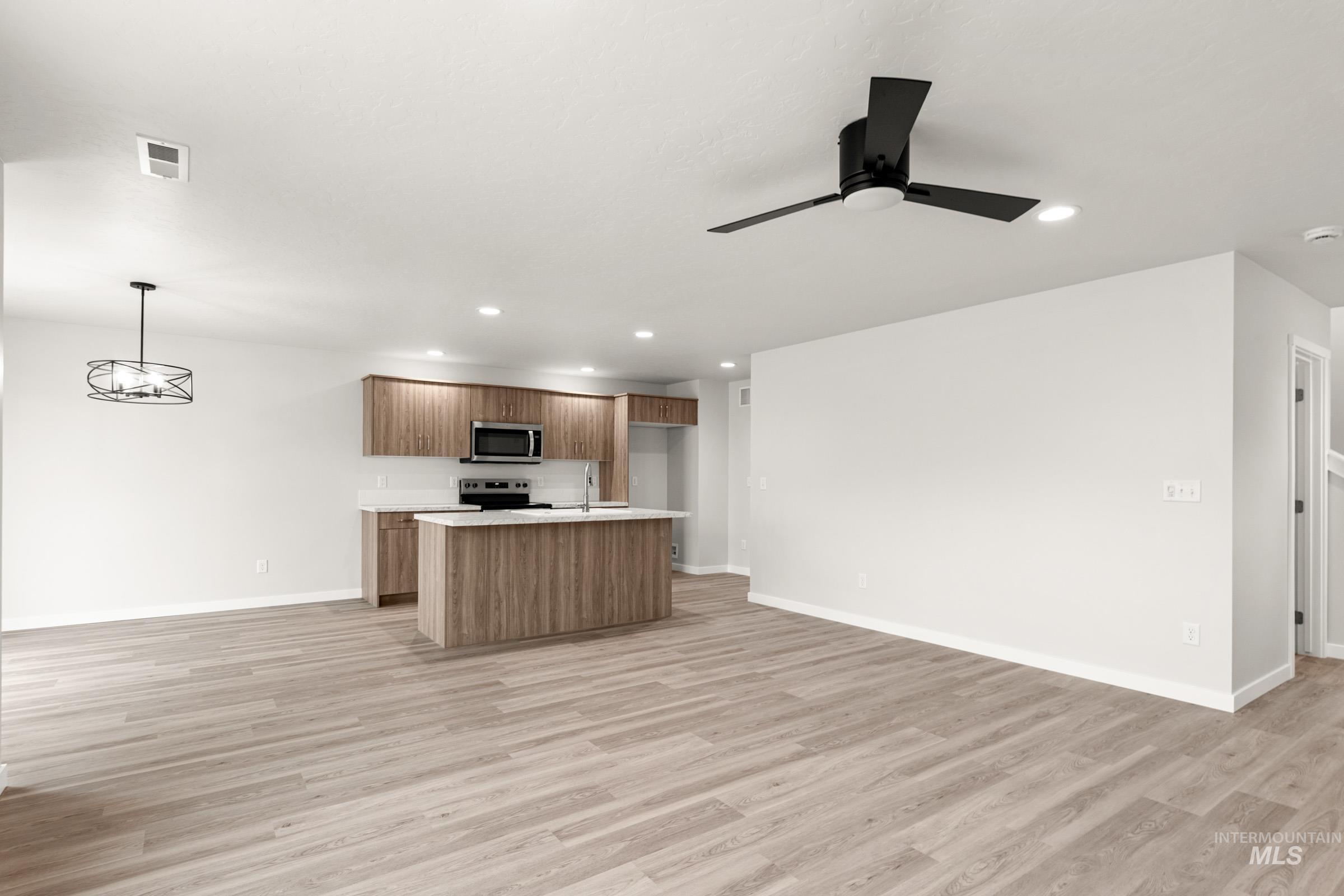 31 S Sweetgrass Ave, Nampa, Idaho 83651, 3 Bedrooms, 2.5 Bathrooms, Residential For Sale, Price $386,990, 98975544