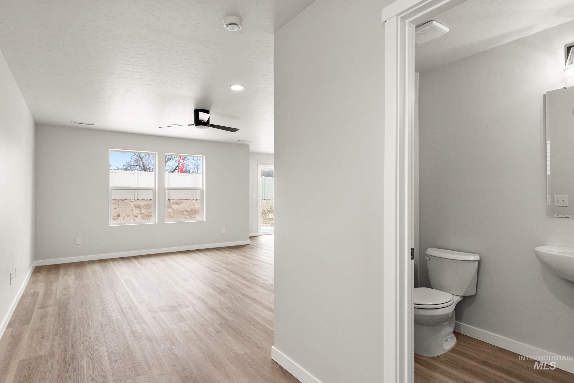 31 S Sweetgrass Ave, Nampa, Idaho 83651, 3 Bedrooms, 2.5 Bathrooms, Residential For Sale, Price $386,990, 98975544