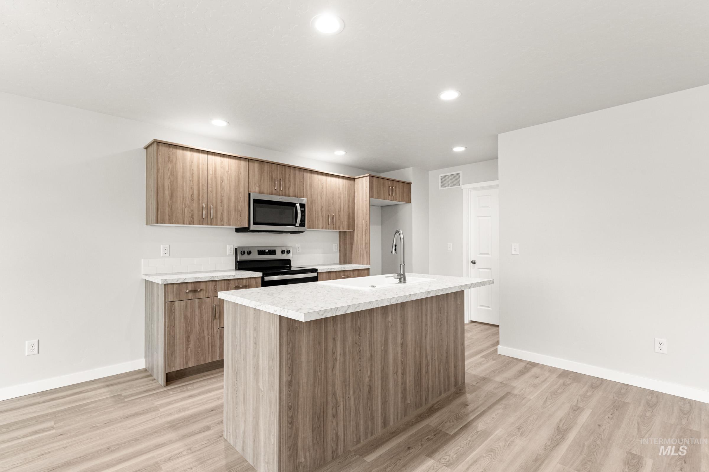 31 S Sweetgrass Ave, Nampa, Idaho 83651, 3 Bedrooms, 2.5 Bathrooms, Residential For Sale, Price $386,990, 98975544