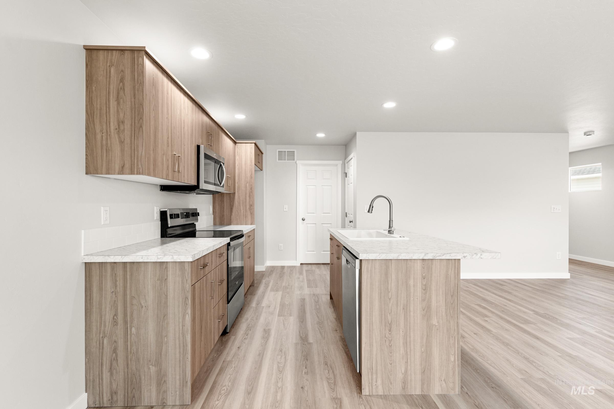 31 S Sweetgrass Ave, Nampa, Idaho 83651, 3 Bedrooms, 2.5 Bathrooms, Residential For Sale, Price $386,990, 98975544