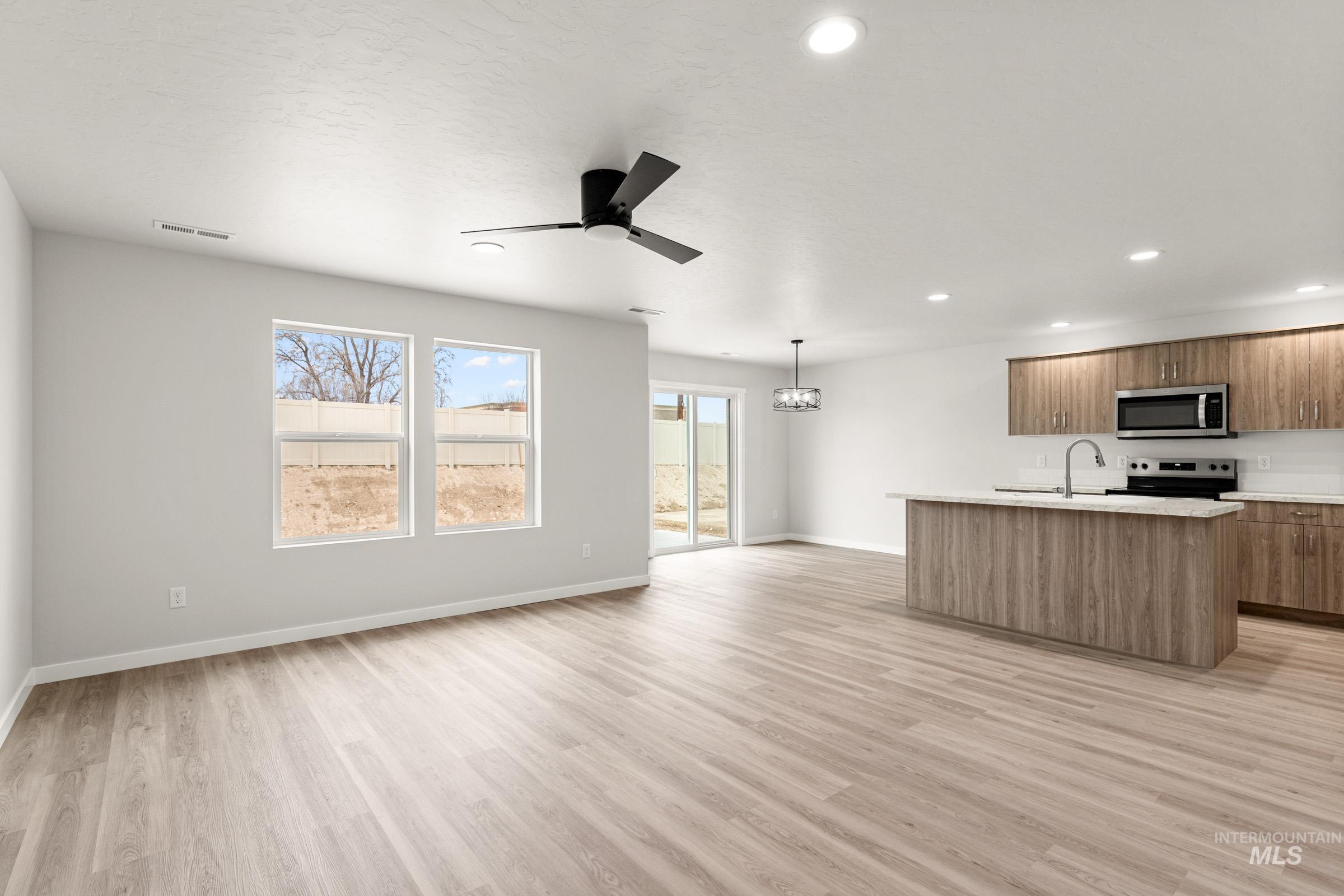 31 S Sweetgrass Ave, Nampa, Idaho 83651, 3 Bedrooms, 2.5 Bathrooms, Residential For Sale, Price $386,990, 98975544