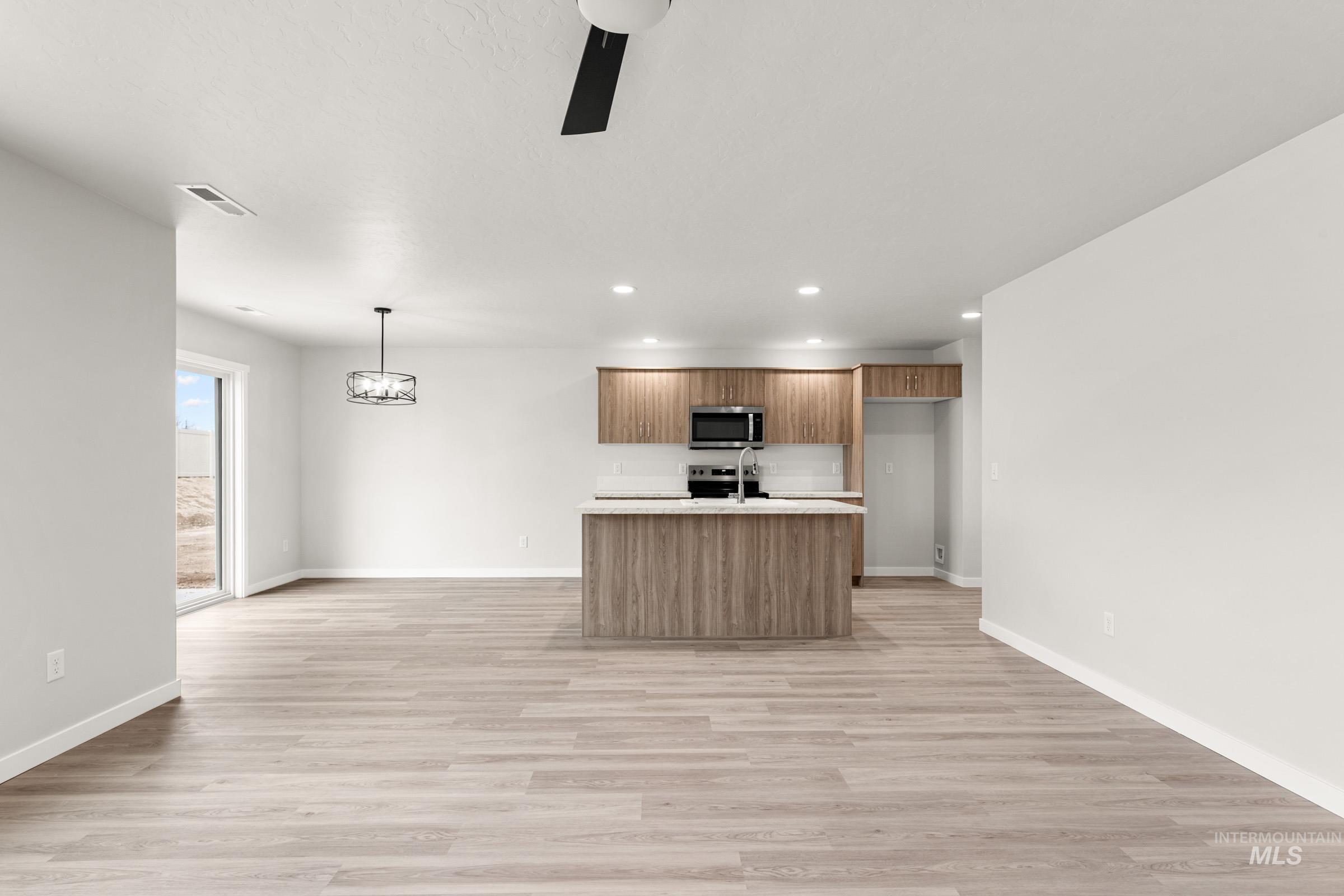 31 S Sweetgrass Ave, Nampa, Idaho 83651, 3 Bedrooms, 2.5 Bathrooms, Residential For Sale, Price $386,990, 98975544