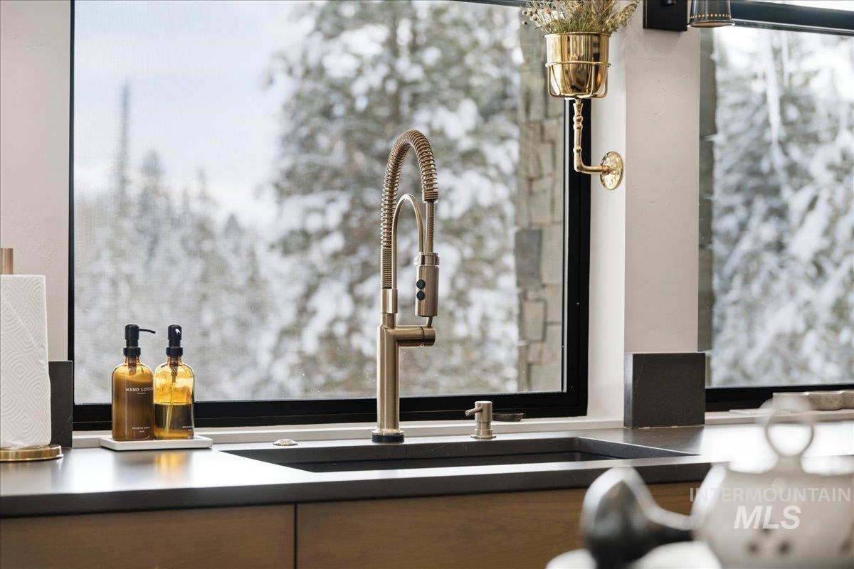 18 Arnica Ln, McCall, Idaho 83638, 5 Bedrooms, 5 Bathrooms, Residential For Sale, Price $2,399,000,MLS 98975546