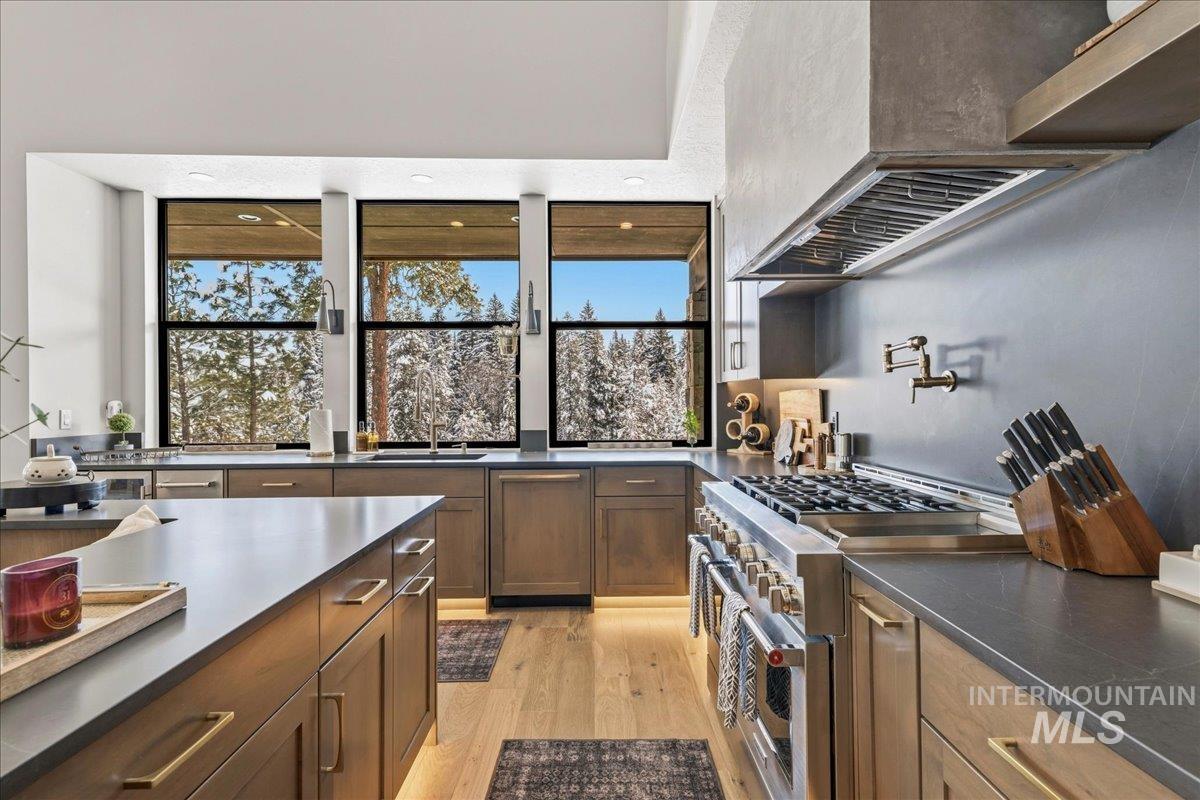 18 Arnica Ln, McCall, Idaho 83638, 5 Bedrooms, 5 Bathrooms, Residential For Sale, Price $2,399,000,MLS 98975546