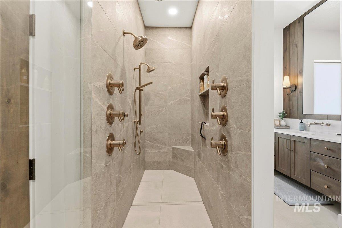 18 Arnica Ln, McCall, Idaho 83638, 5 Bedrooms, 5 Bathrooms, Residential For Sale, Price $2,399,000,MLS 98975546