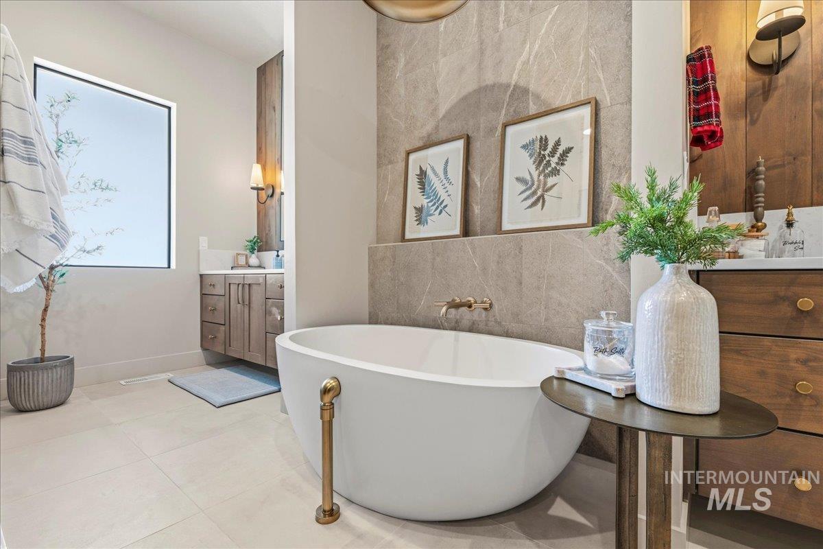 18 Arnica Ln, McCall, Idaho 83638, 5 Bedrooms, 5 Bathrooms, Residential For Sale, Price $2,399,000,MLS 98975546