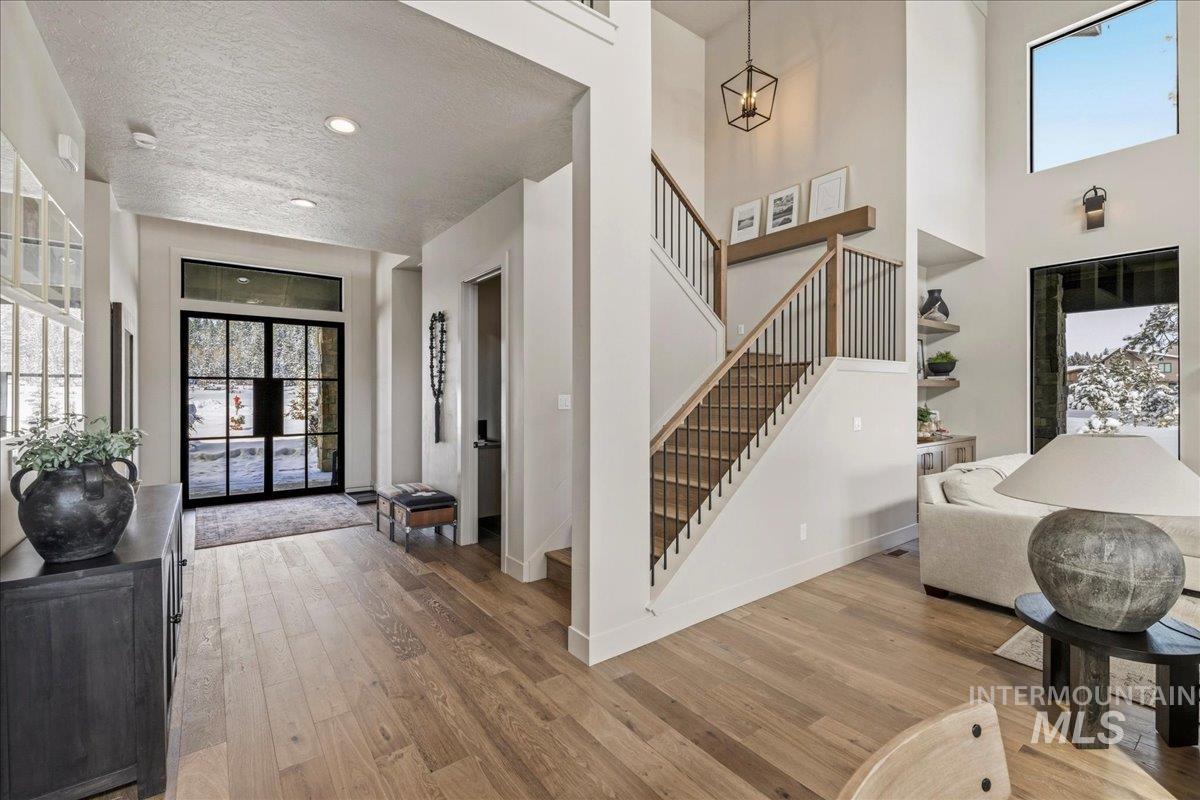 18 Arnica Ln, McCall, Idaho 83638, 5 Bedrooms, 5 Bathrooms, Residential For Sale, Price $2,399,000,MLS 98975546