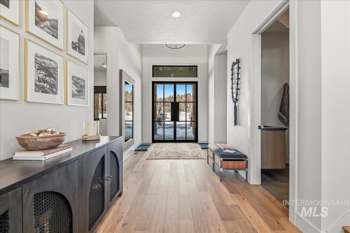 18 Arnica Ln, McCall, Idaho 83638, 5 Bedrooms, 5 Bathrooms, Residential For Sale, Price $2,399,000,MLS 98975546