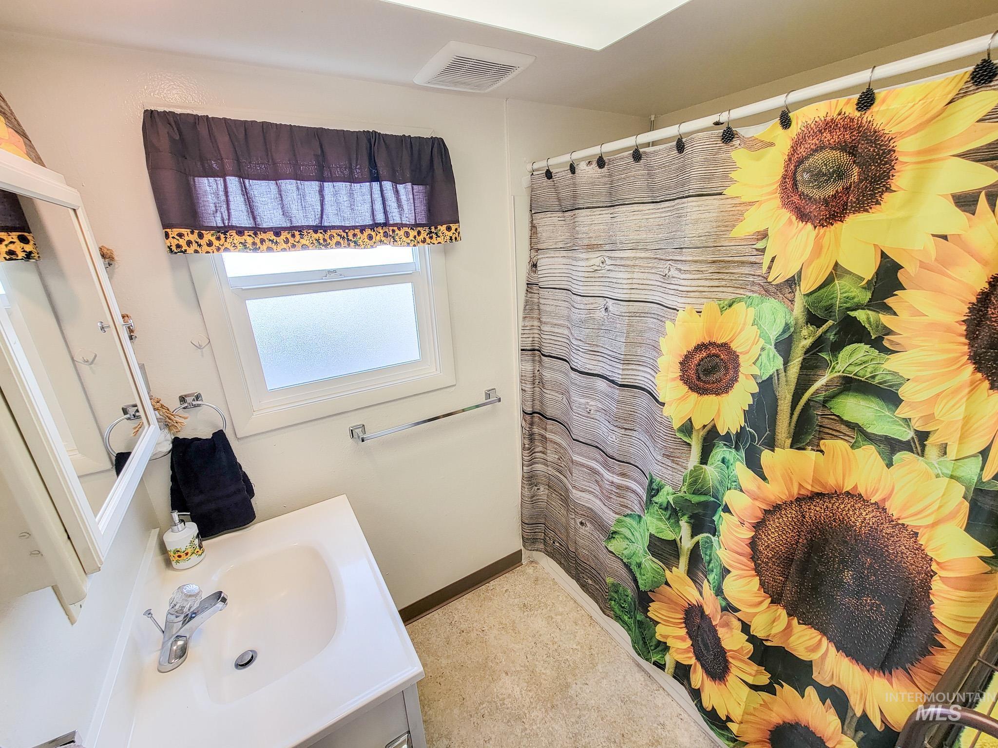 1107 Francis, Clarkston, Washington 99403, 3 Bedrooms, 1 Bathroom, Residential For Sale, Price $249,900,MLS 98975552