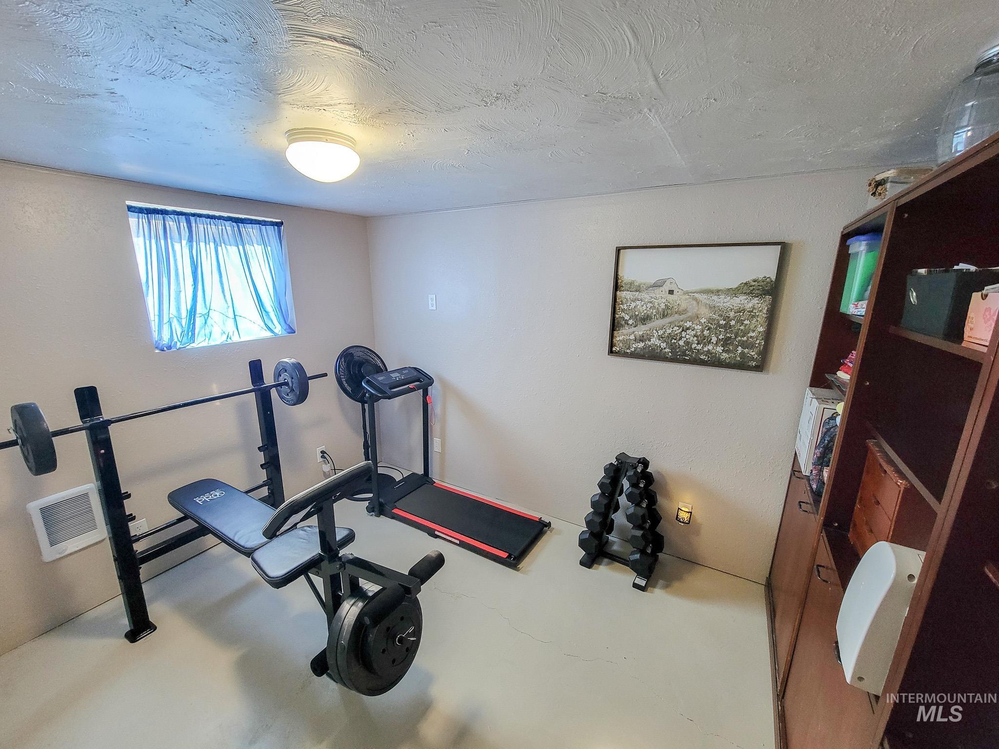 1107 Francis, Clarkston, Washington 99403, 3 Bedrooms, 1 Bathroom, Residential For Sale, Price $249,900,MLS 98975552