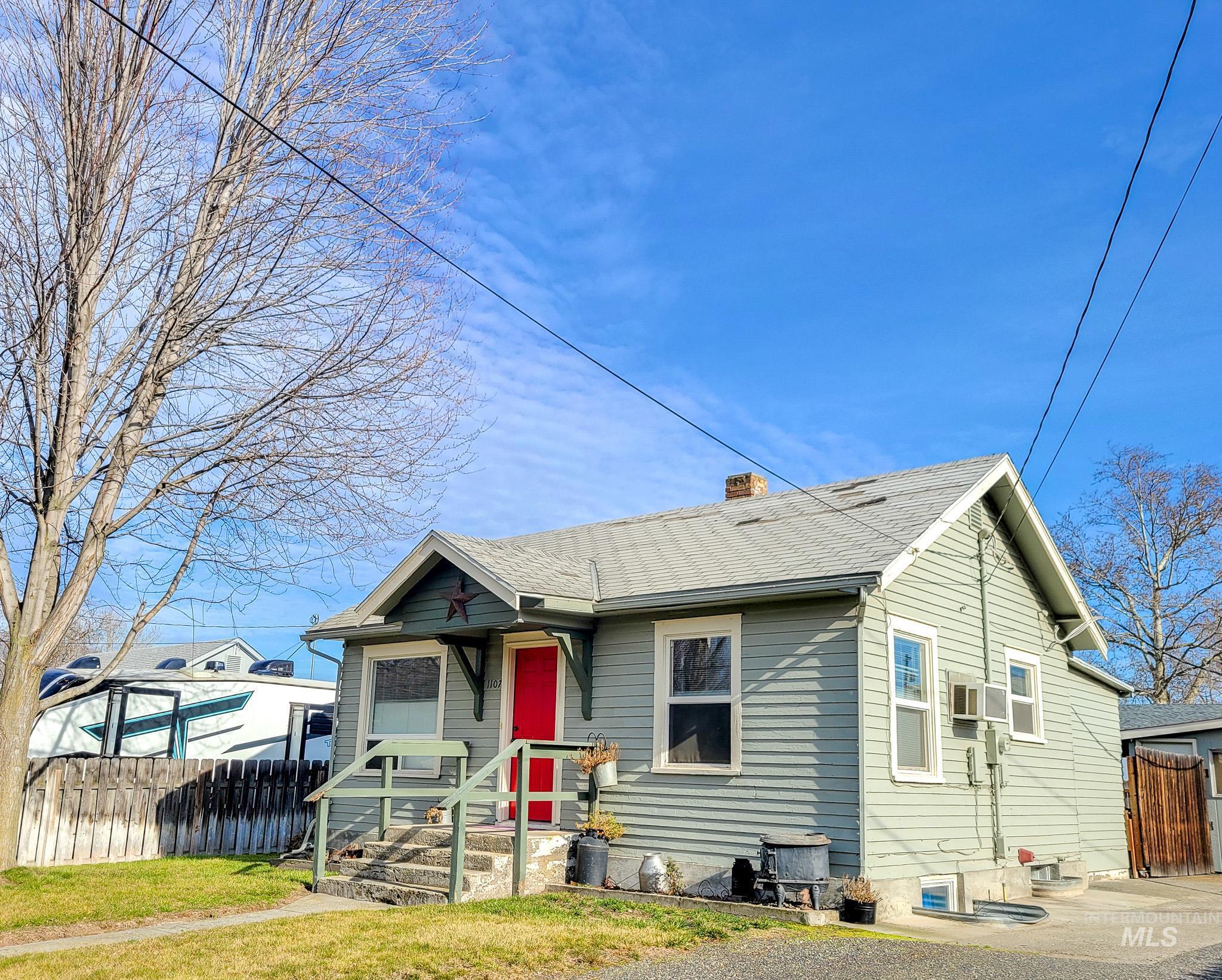 1107 Francis, Clarkston, Washington 99403, 3 Bedrooms, 1 Bathroom, Residential For Sale, Price $249,900,MLS 98975552