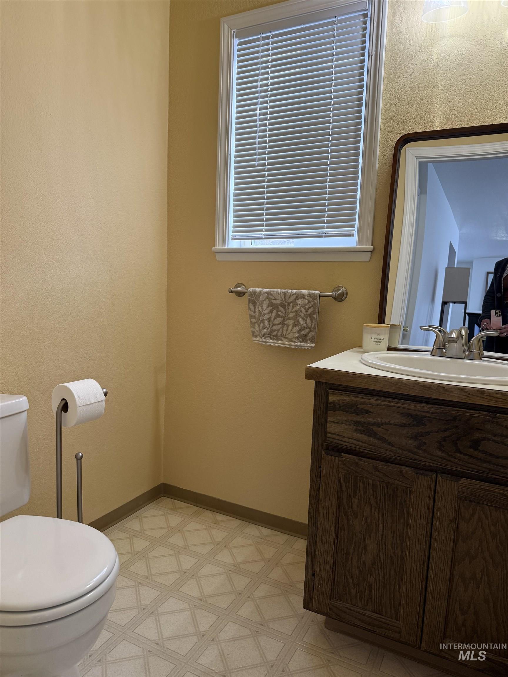 562 Deer Meadow, Moscow, Idaho 83843, 2 Bedrooms, 1.5 Bathrooms, Residential For Sale, Price $299,000, 98975553