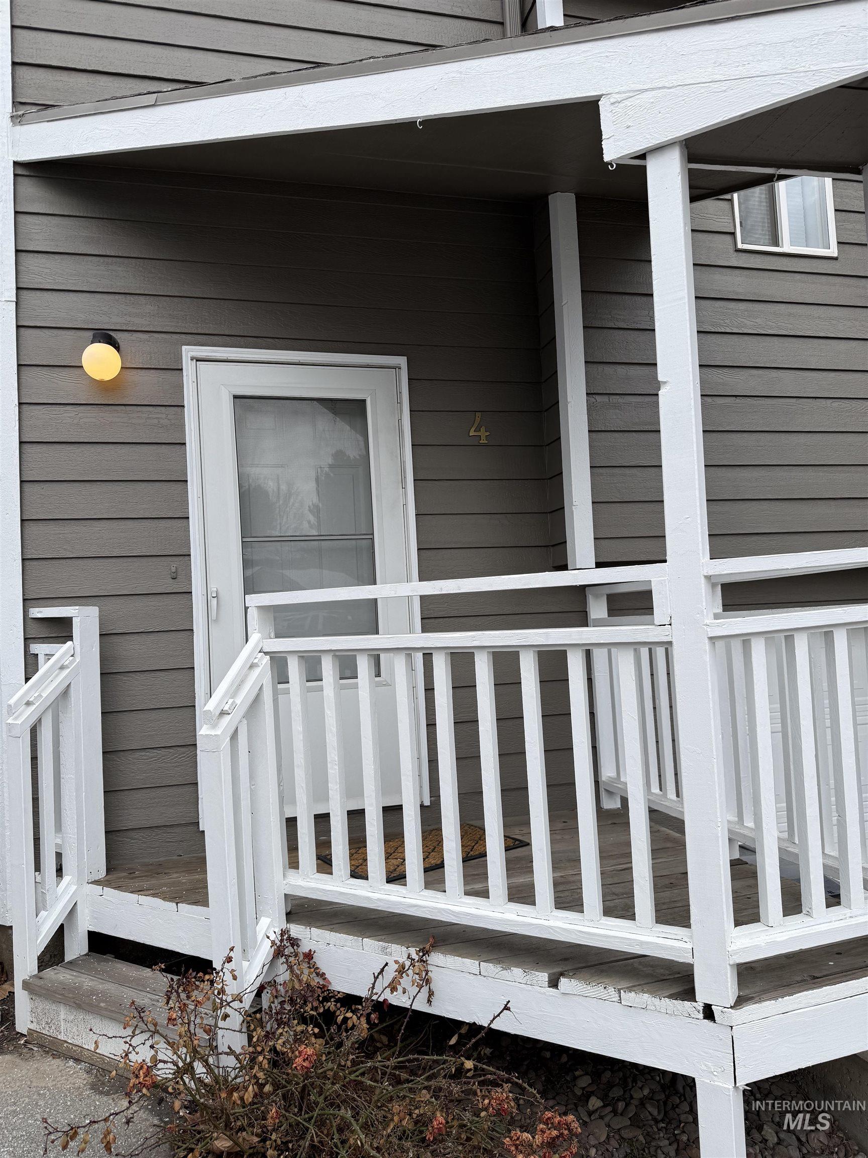 562 Deer Meadow, Moscow, Idaho 83843, 2 Bedrooms, 1.5 Bathrooms, Residential For Sale, Price $299,000, 98975553