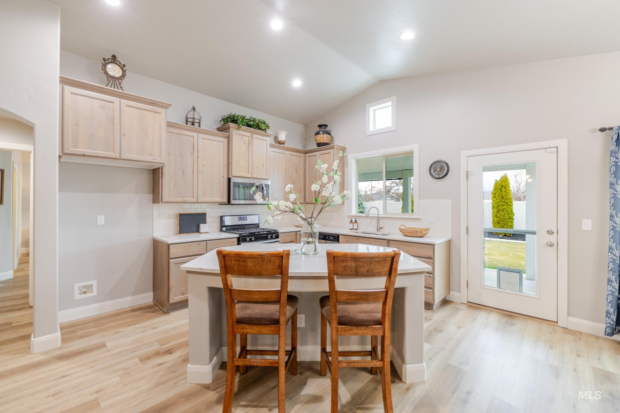 5262 W Los Flores, Meridian, Idaho 83646, 3 Bedrooms, 2 Bathrooms, Residential For Sale, Price $486,900,MLS 98975556