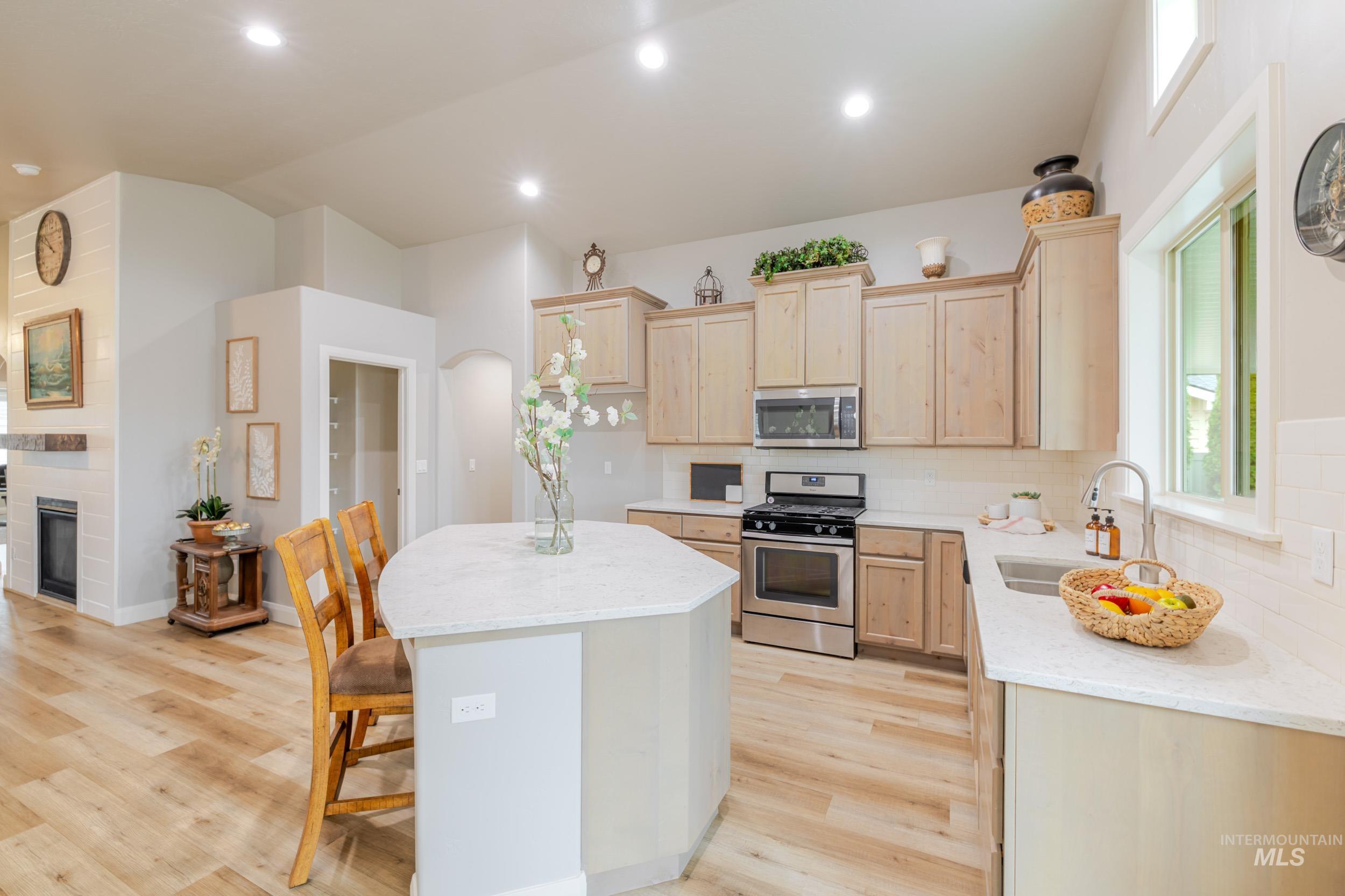 5262 W Los Flores, Meridian, Idaho 83646, 3 Bedrooms, 2 Bathrooms, Residential For Sale, Price $486,900,MLS 98975556