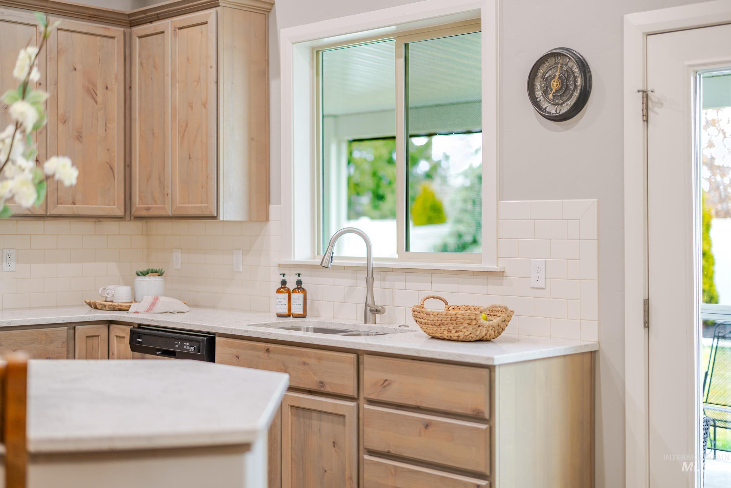 5262 W Los Flores, Meridian, Idaho 83646, 3 Bedrooms, 2 Bathrooms, Residential For Sale, Price $486,900,MLS 98975556