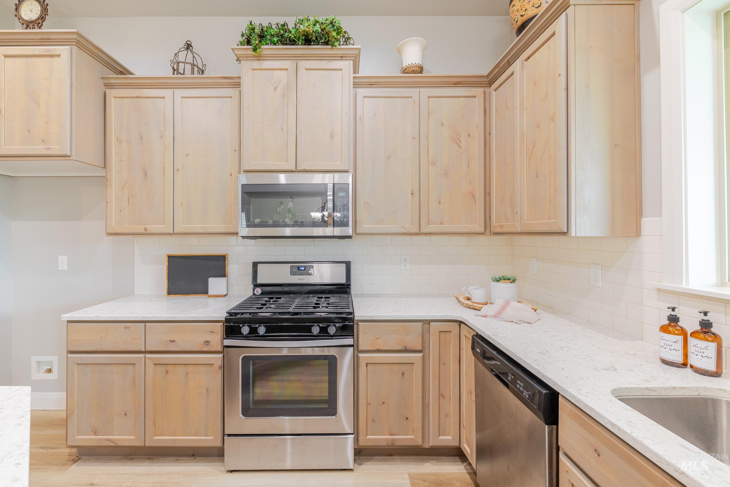 5262 W Los Flores, Meridian, Idaho 83646, 3 Bedrooms, 2 Bathrooms, Residential For Sale, Price $486,900,MLS 98975556