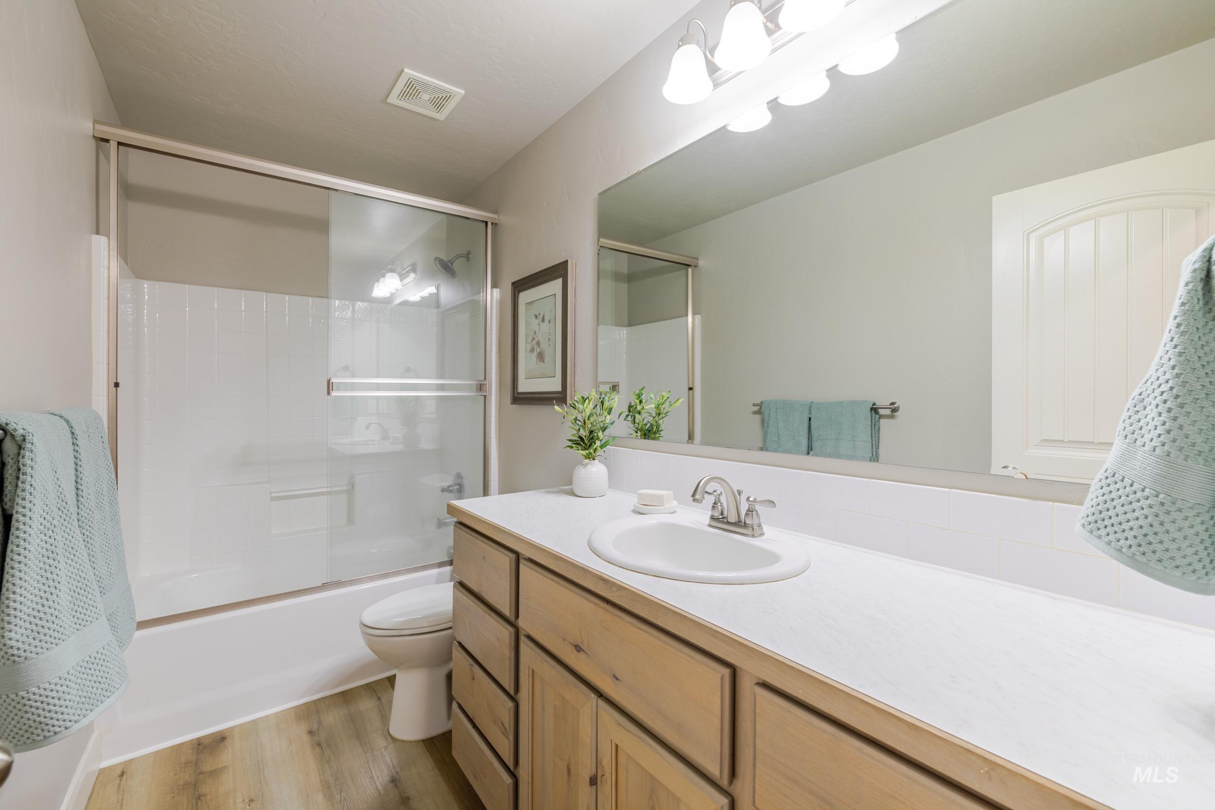 5262 W Los Flores, Meridian, Idaho 83646, 3 Bedrooms, 2 Bathrooms, Residential For Sale, Price $486,900,MLS 98975556