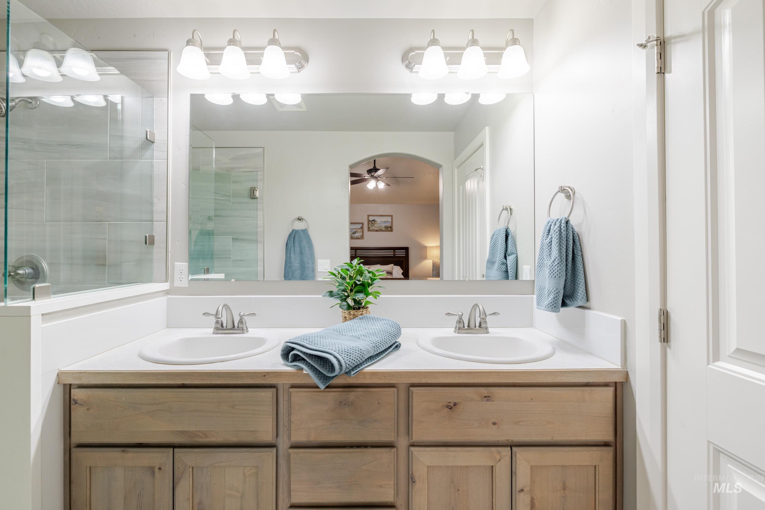 5262 W Los Flores, Meridian, Idaho 83646, 3 Bedrooms, 2 Bathrooms, Residential For Sale, Price $486,900,MLS 98975556