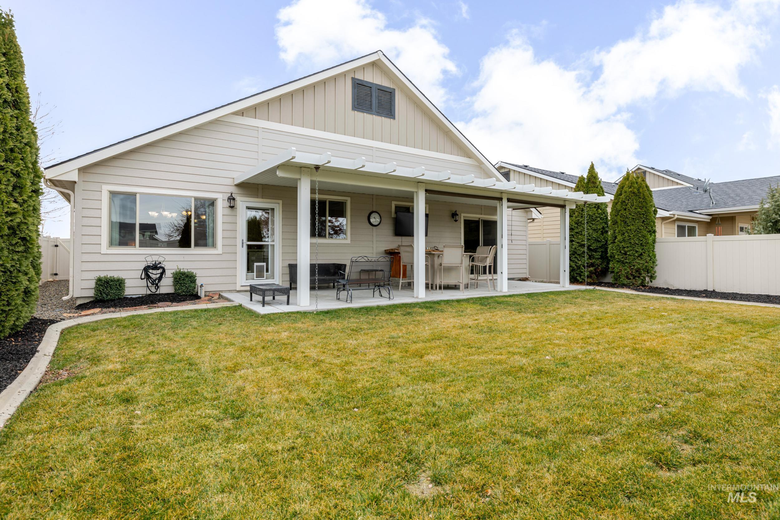 5262 W Los Flores, Meridian, Idaho 83646, 3 Bedrooms, 2 Bathrooms, Residential For Sale, Price $486,900,MLS 98975556