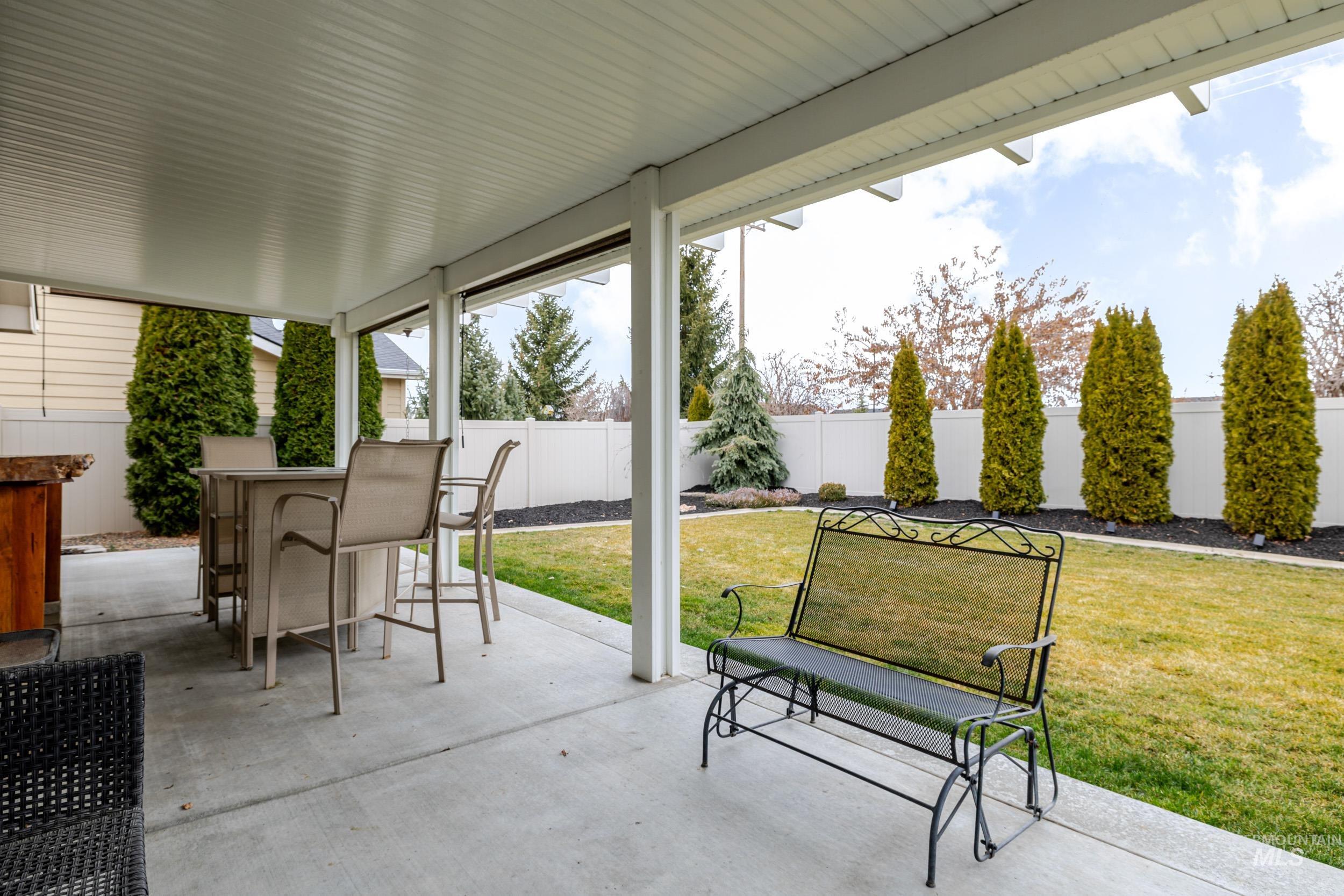 5262 W Los Flores, Meridian, Idaho 83646, 3 Bedrooms, 2 Bathrooms, Residential For Sale, Price $486,900,MLS 98975556