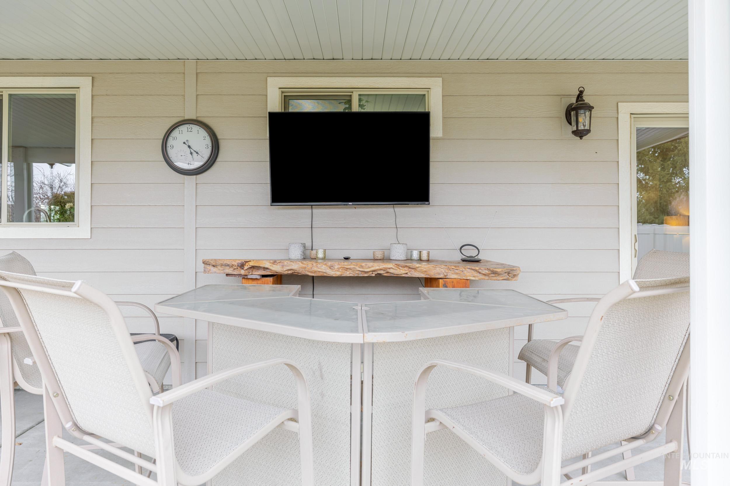 5262 W Los Flores, Meridian, Idaho 83646, 3 Bedrooms, 2 Bathrooms, Residential For Sale, Price $486,900,MLS 98975556