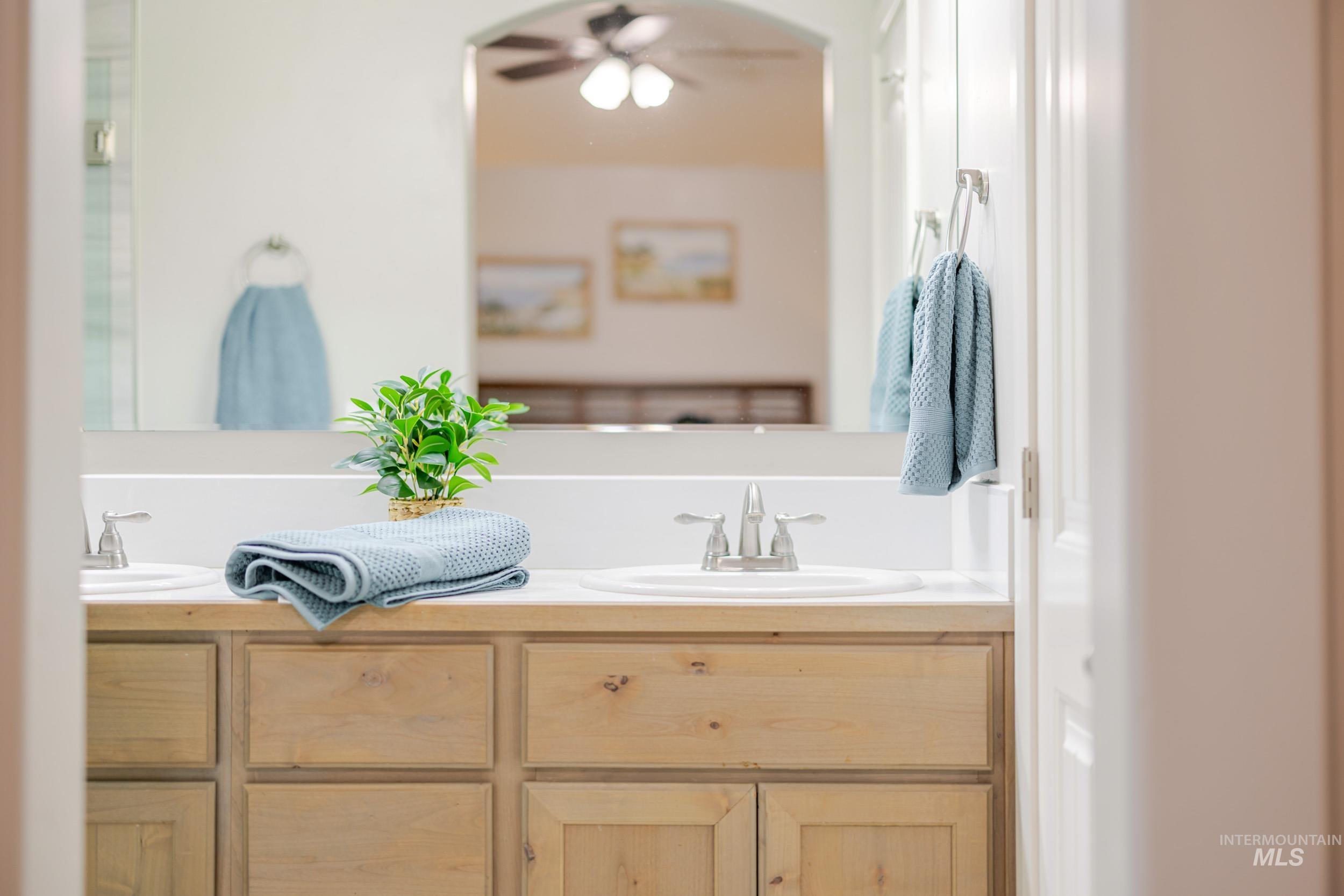 5262 W Los Flores, Meridian, Idaho 83646, 3 Bedrooms, 2 Bathrooms, Residential For Sale, Price $486,900,MLS 98975556