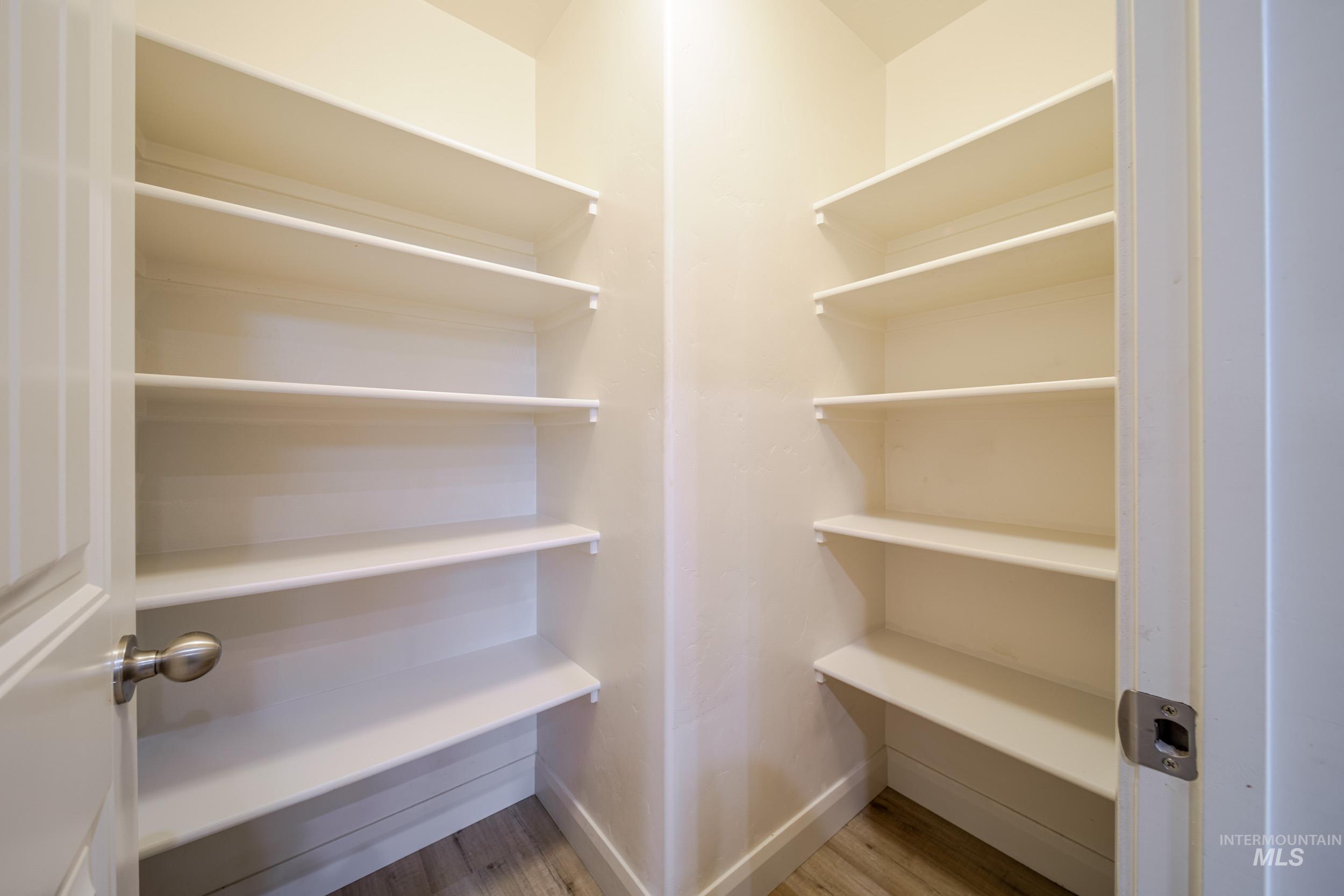 5262 W Los Flores, Meridian, Idaho 83646, 3 Bedrooms, 2 Bathrooms, Residential For Sale, Price $486,900,MLS 98975556