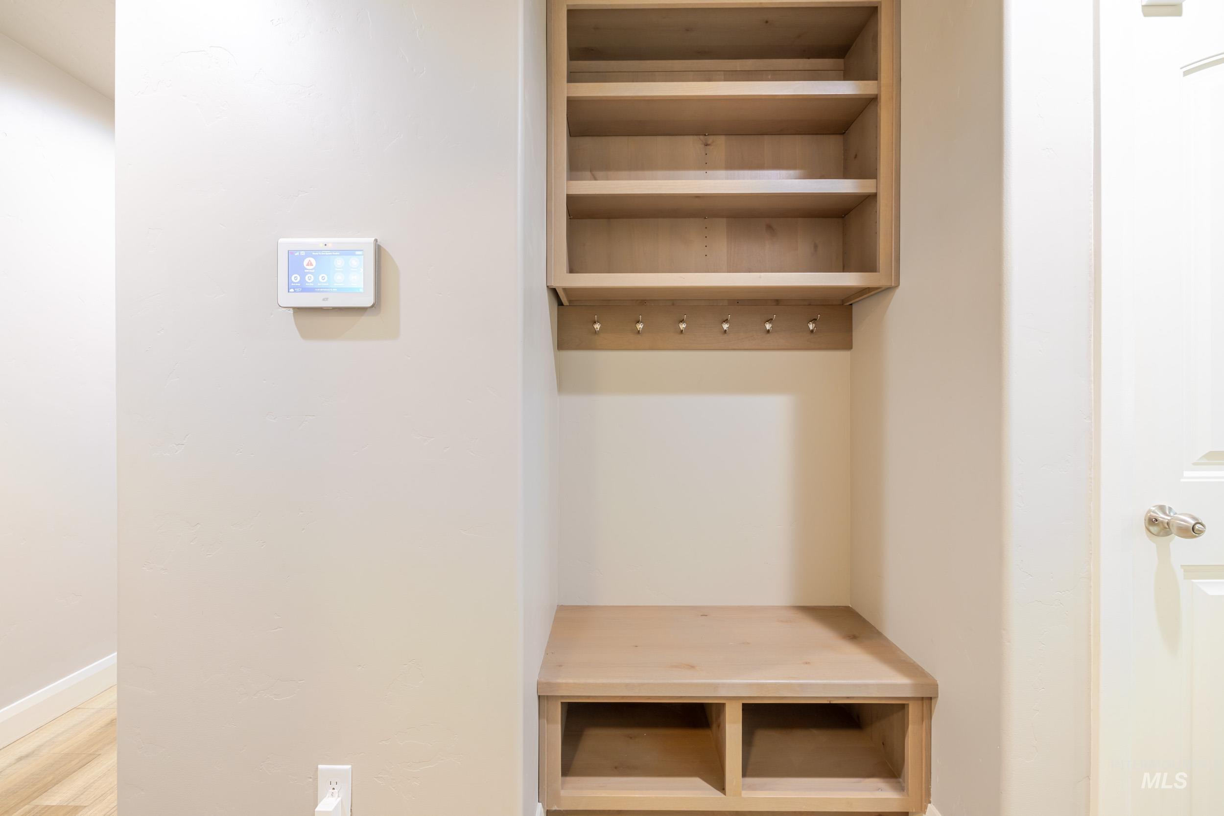 5262 W Los Flores, Meridian, Idaho 83646, 3 Bedrooms, 2 Bathrooms, Residential For Sale, Price $486,900,MLS 98975556