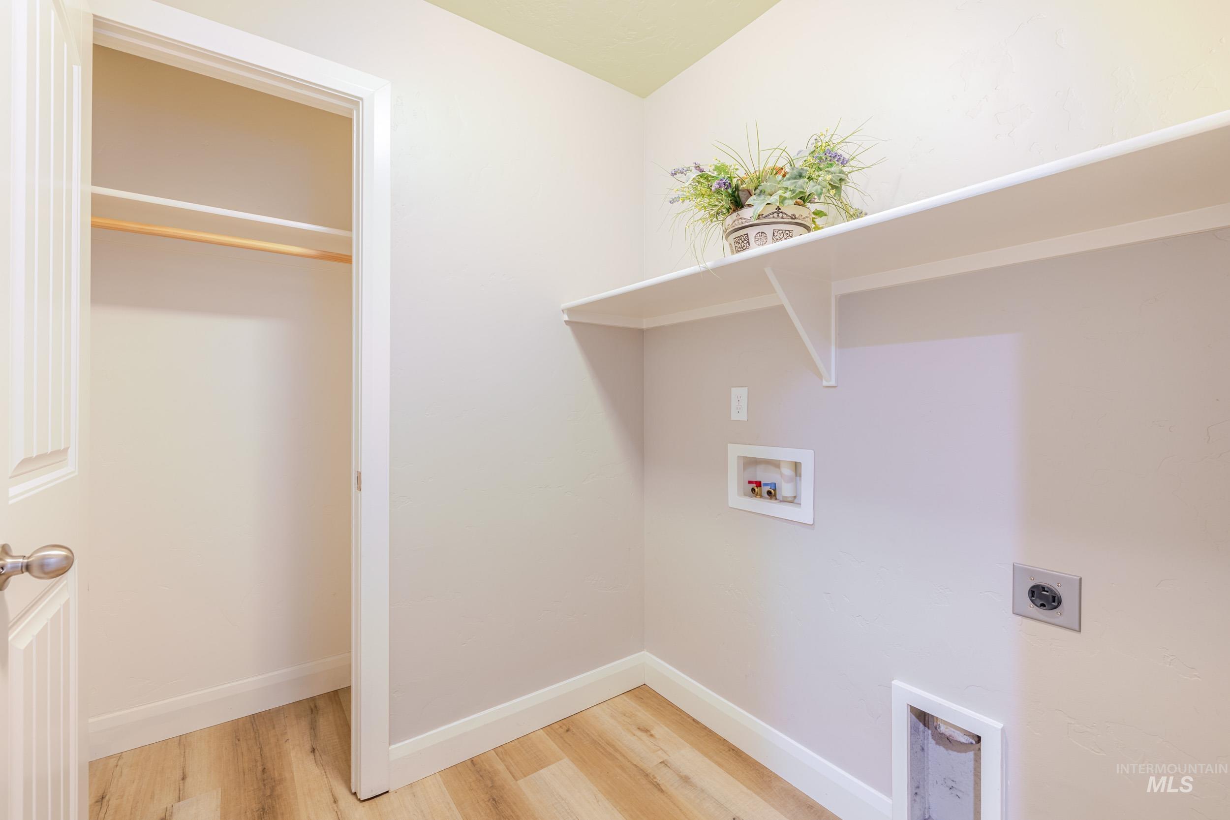 5262 W Los Flores, Meridian, Idaho 83646, 3 Bedrooms, 2 Bathrooms, Residential For Sale, Price $486,900,MLS 98975556