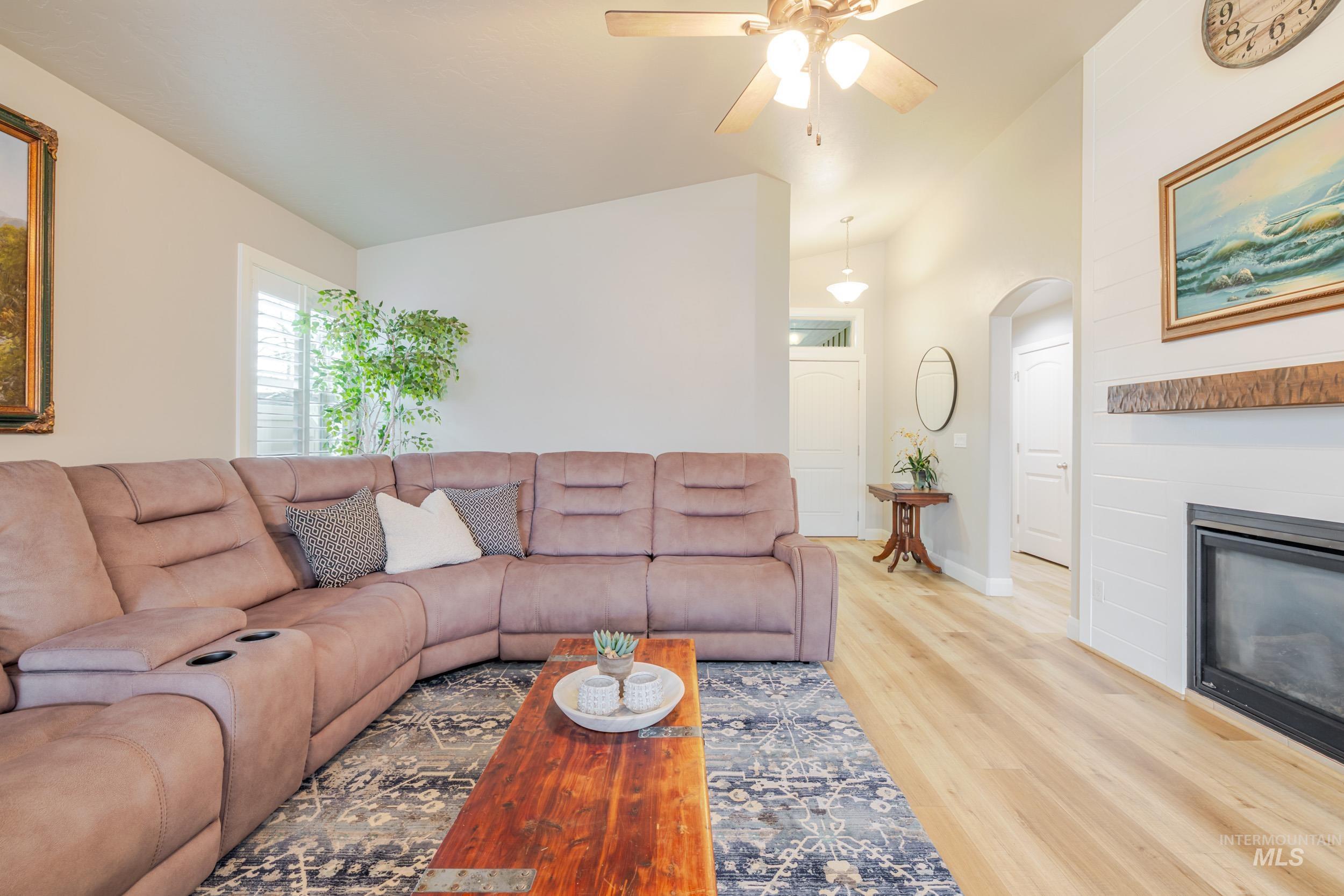 5262 W Los Flores, Meridian, Idaho 83646, 3 Bedrooms, 2 Bathrooms, Residential For Sale, Price $486,900,MLS 98975556