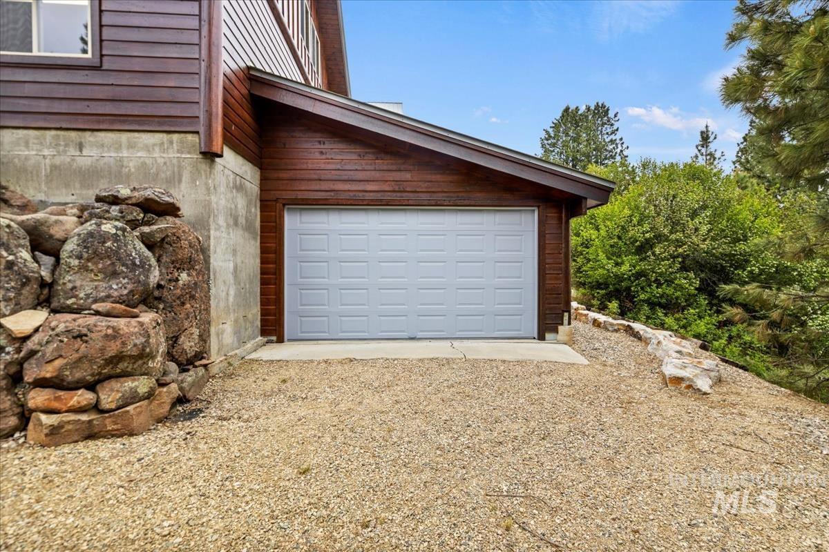 25 Bobcat Court, Garden Valley, Idaho 83622, 5 Bedrooms, 3.5 Bathrooms, Residential For Sale, Price $1,200,000,MLS 98975557