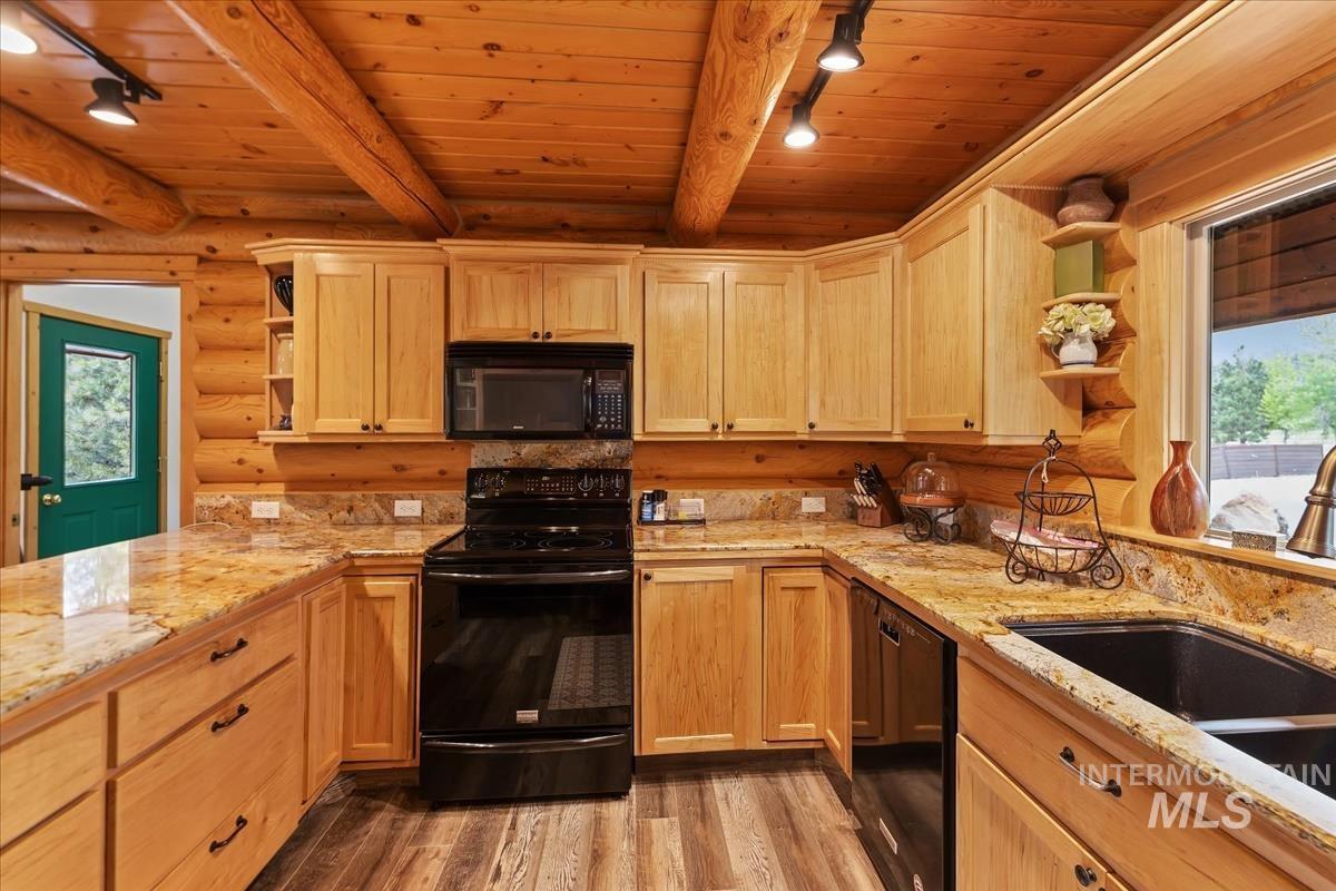 25 Bobcat Court, Garden Valley, Idaho 83622, 5 Bedrooms, 3.5 Bathrooms, Residential For Sale, Price $1,200,000,MLS 98975557