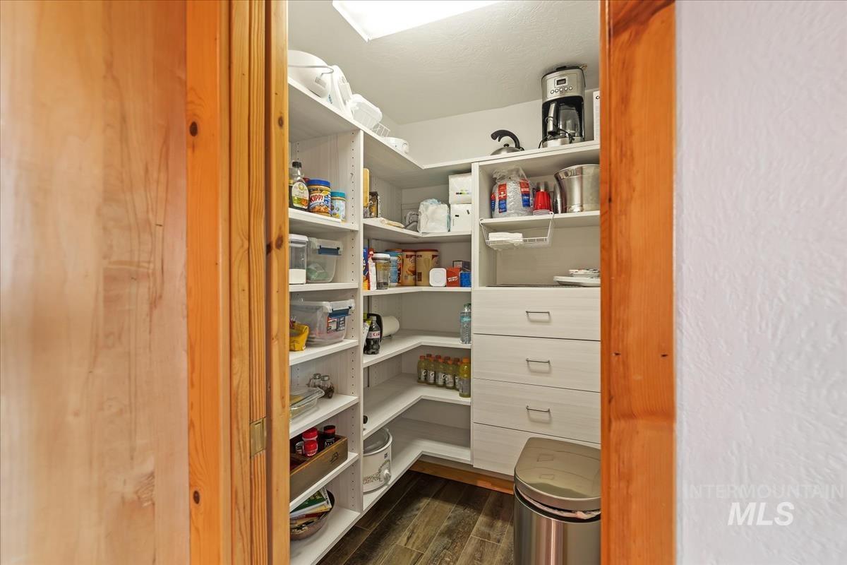 25 Bobcat Court, Garden Valley, Idaho 83622, 5 Bedrooms, 3.5 Bathrooms, Residential For Sale, Price $1,200,000,MLS 98975557