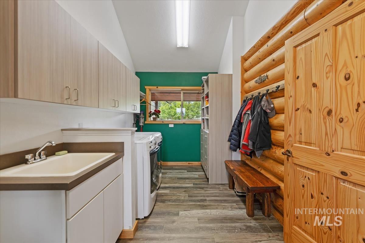 25 Bobcat Court, Garden Valley, Idaho 83622, 5 Bedrooms, 3.5 Bathrooms, Residential For Sale, Price $1,200,000,MLS 98975557