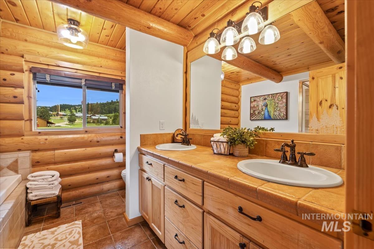 25 Bobcat Court, Garden Valley, Idaho 83622, 5 Bedrooms, 3.5 Bathrooms, Residential For Sale, Price $1,200,000,MLS 98975557