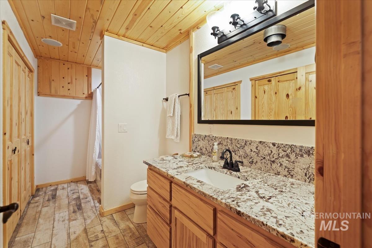 25 Bobcat Court, Garden Valley, Idaho 83622, 5 Bedrooms, 3.5 Bathrooms, Residential For Sale, Price $1,200,000,MLS 98975557