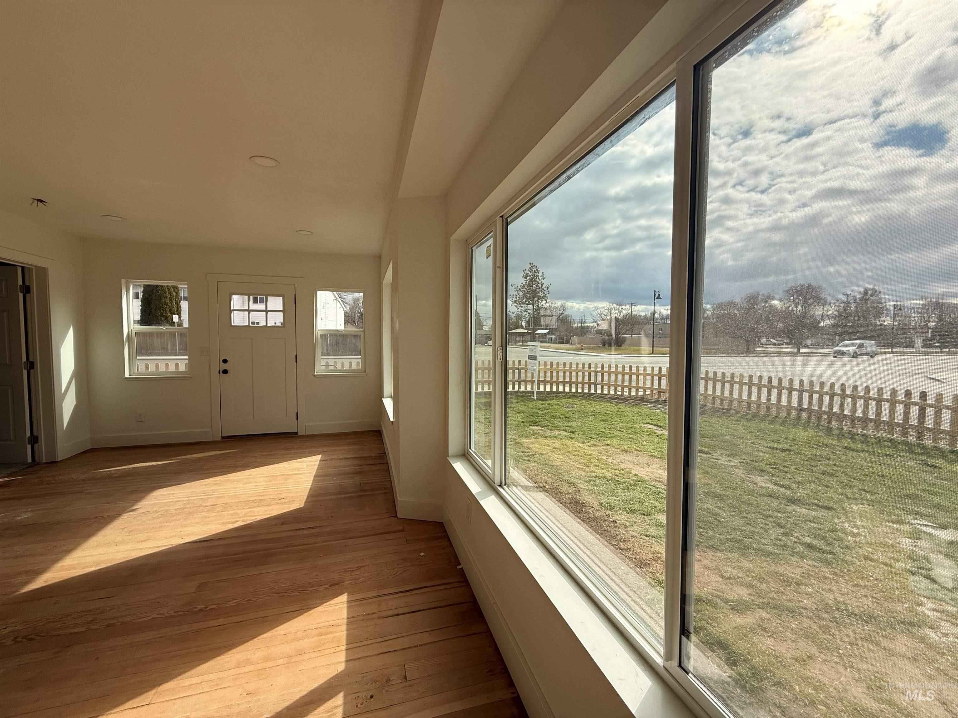 403 16TH Ave N, Nampa, Idaho 83687, 4 Bedrooms, 2 Bathrooms, Residential For Sale, Price $349,999,MLS 98975558