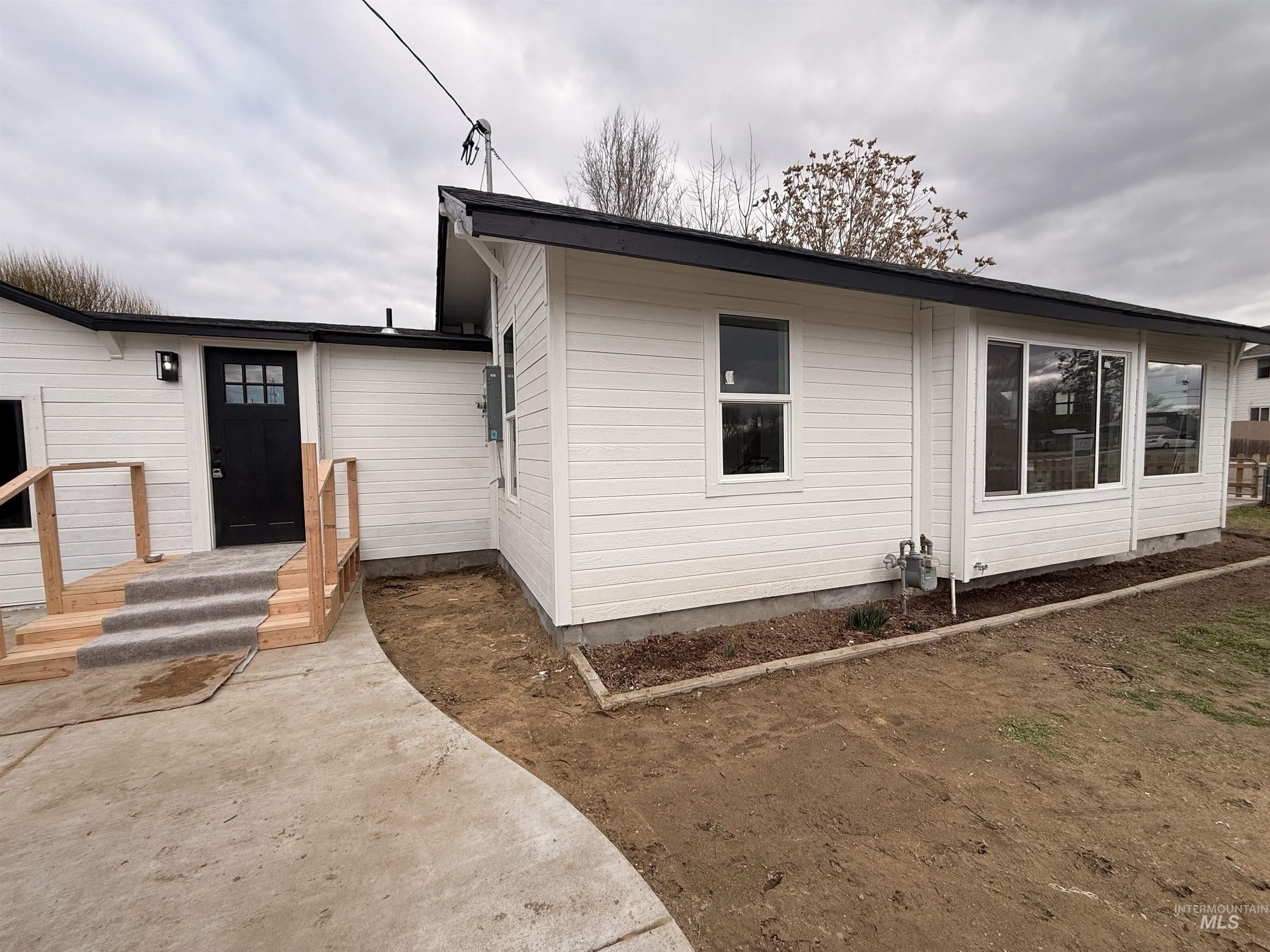 403 16TH Ave N, Nampa, Idaho 83687, 4 Bedrooms, 2 Bathrooms, Residential For Sale, Price $349,999,MLS 98975558