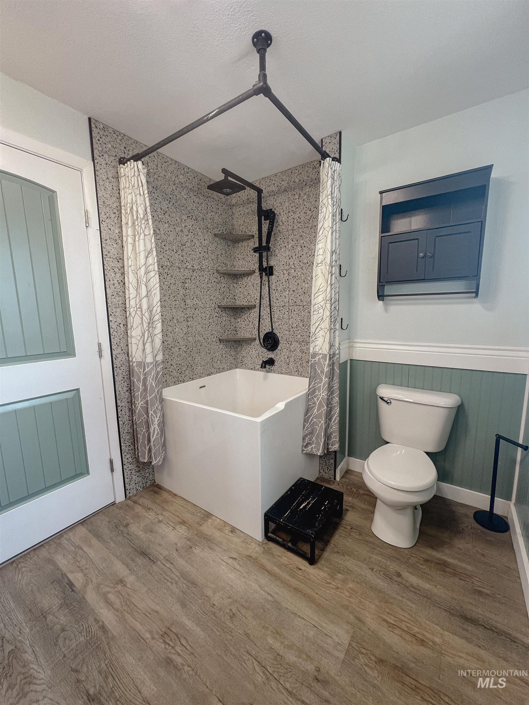 7107 W Amity Rd, Boise, Idaho 83709, 4 Bedrooms, 3.5 Bathrooms, Residential For Sale, Price $559,000,MLS 98975559