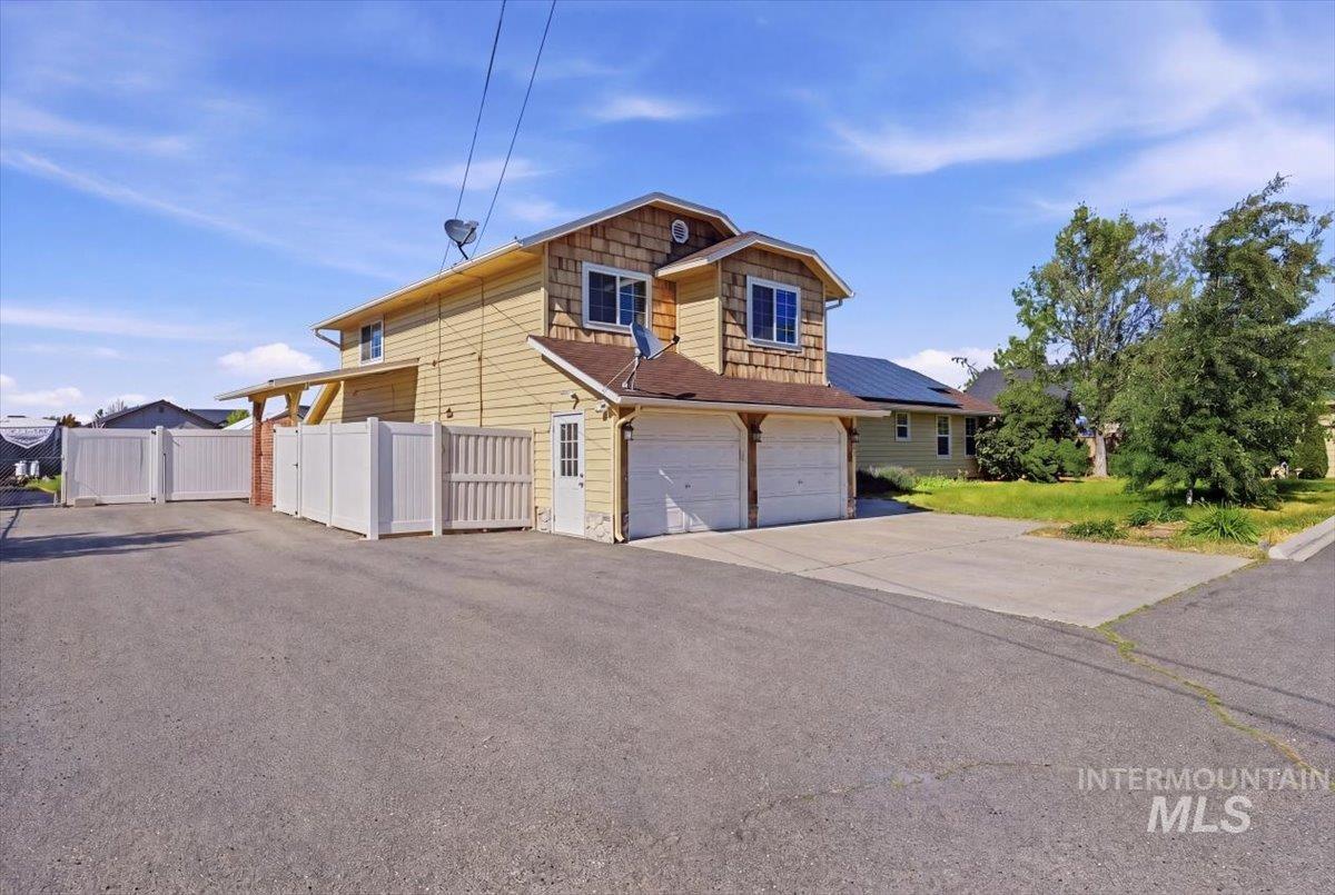 7694 Birch Ln, Nampa, Idaho 83687, 4 Bedrooms, 3 Bathrooms, Residential Income For Sale, Price $545,000, 98975563