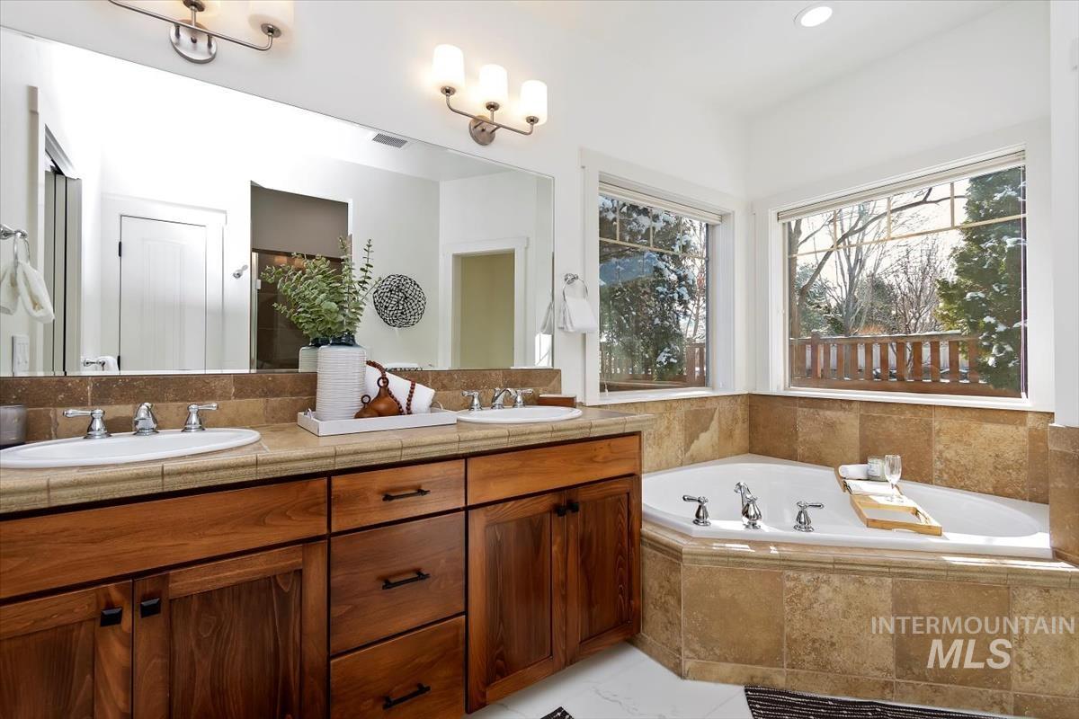 12126 N N Humphreys Way, Boise, Idaho 83714, 4 Bedrooms, 2 Bathrooms, Residential For Sale, Price $937,500,MLS 98975564