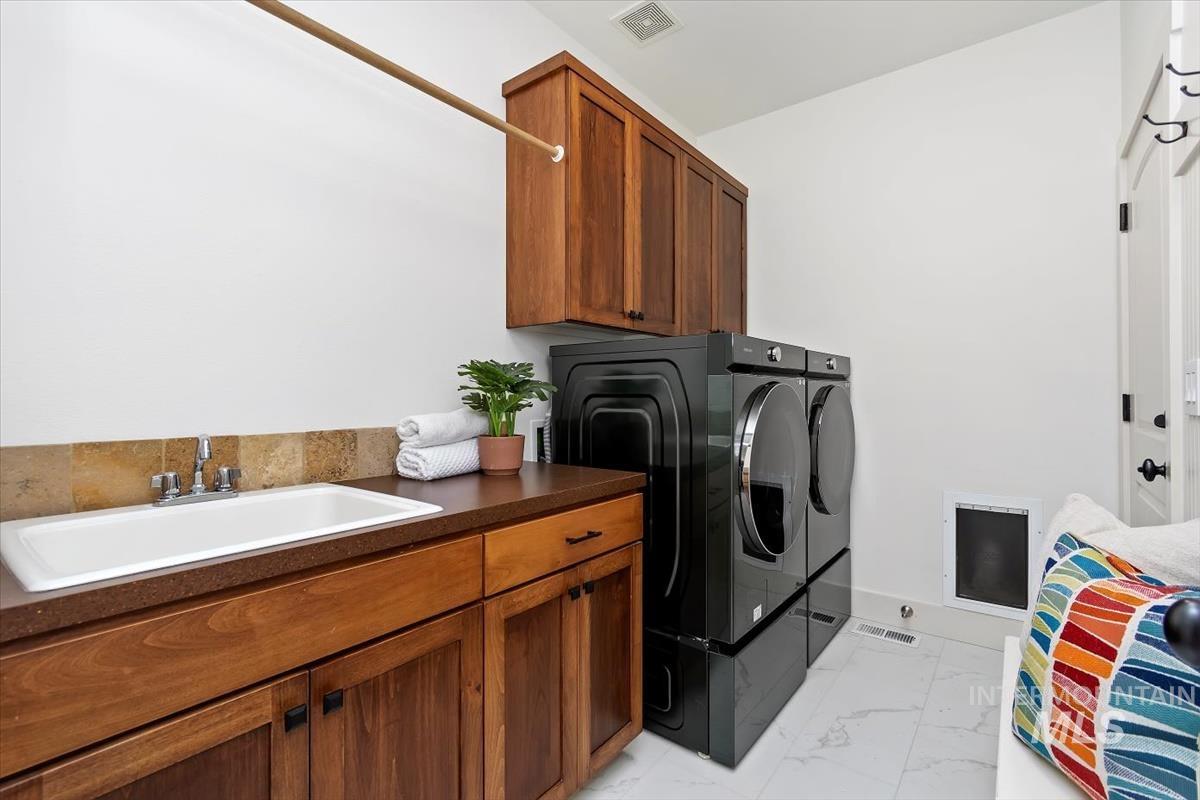 12126 N N Humphreys Way, Boise, Idaho 83714, 4 Bedrooms, 2 Bathrooms, Residential For Sale, Price $937,500,MLS 98975564