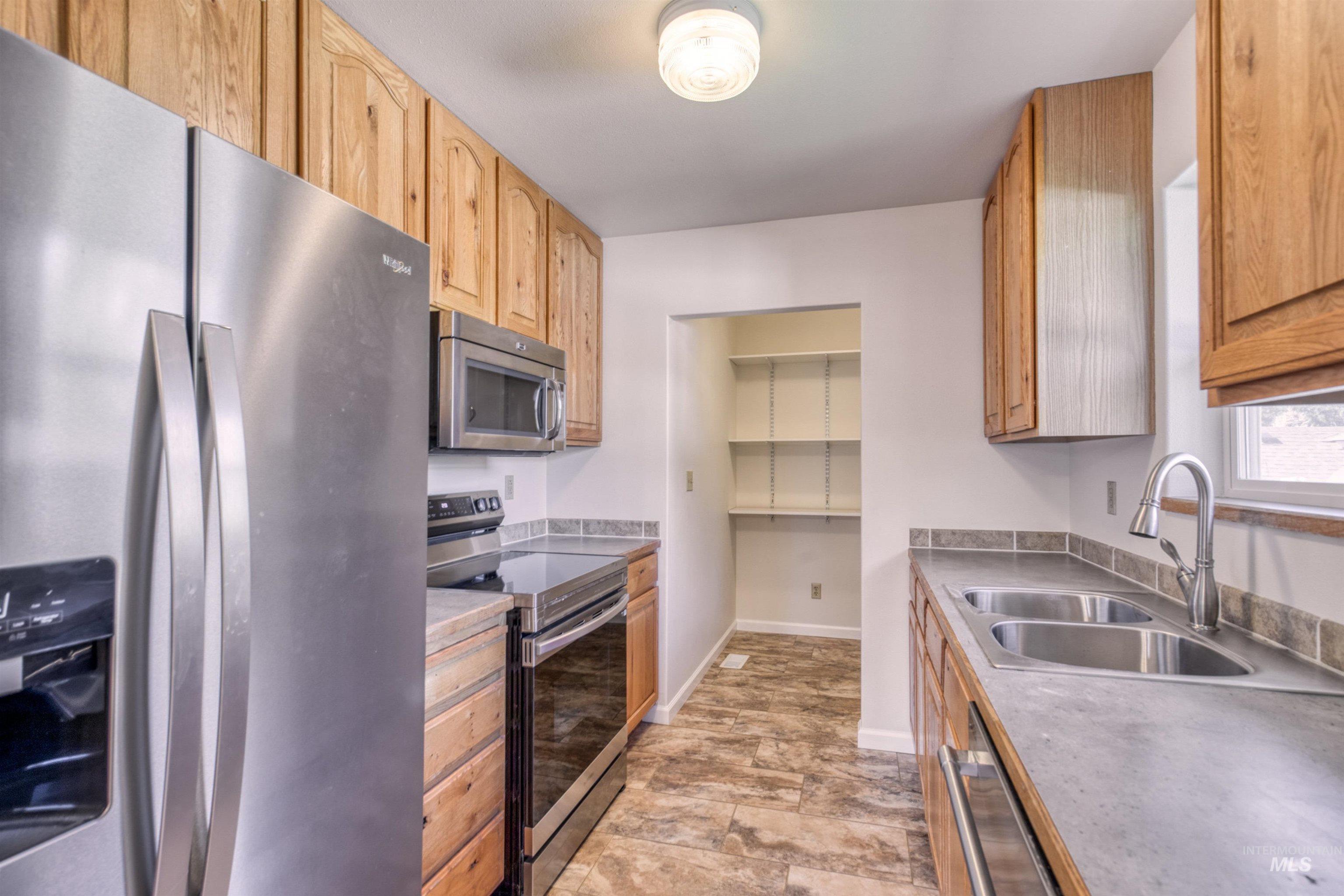 520 S Scott St, Boise, Idaho 83705-1817, 4 Bedrooms, 3.5 Bathrooms, Residential For Sale, Price $689,000,MLS 98975567