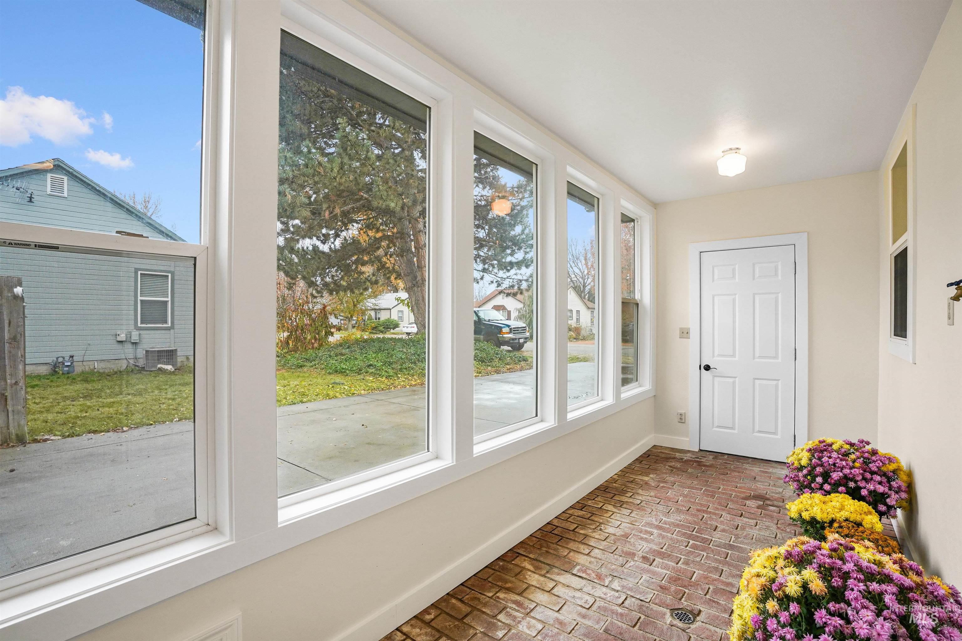 520 S Scott St, Boise, Idaho 83705-1817, 4 Bedrooms, 3.5 Bathrooms, Residential For Sale, Price $689,000,MLS 98975567