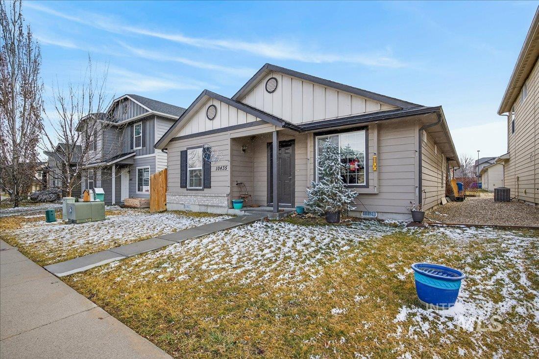 10435 W Jerry Peak St, Boise, Idaho 83709-6291, 3 Bedrooms, 2 Bathrooms, Residential For Sale, Price $395,000,MLS 98975571