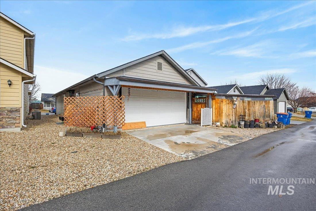 10435 W Jerry Peak St, Boise, Idaho 83709-6291, 3 Bedrooms, 2 Bathrooms, Residential For Sale, Price $395,000,MLS 98975571
