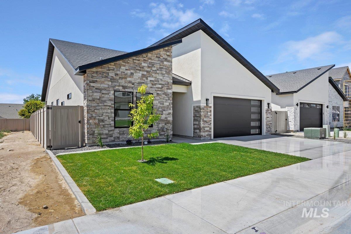 517 Canyon Falls Dr., Twin Falls, Idaho 83301, 3 Bedrooms, 2.5 Bathrooms, Residential For Sale, Price $545,000,MLS 98975573