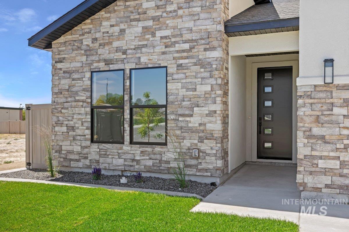 517 Canyon Falls Dr., Twin Falls, Idaho 83301, 3 Bedrooms, 2.5 Bathrooms, Residential For Sale, Price $545,000,MLS 98975573